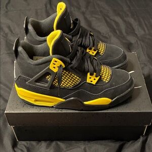 🎀 Jordan retro 4/ Jaune Tour 🎀